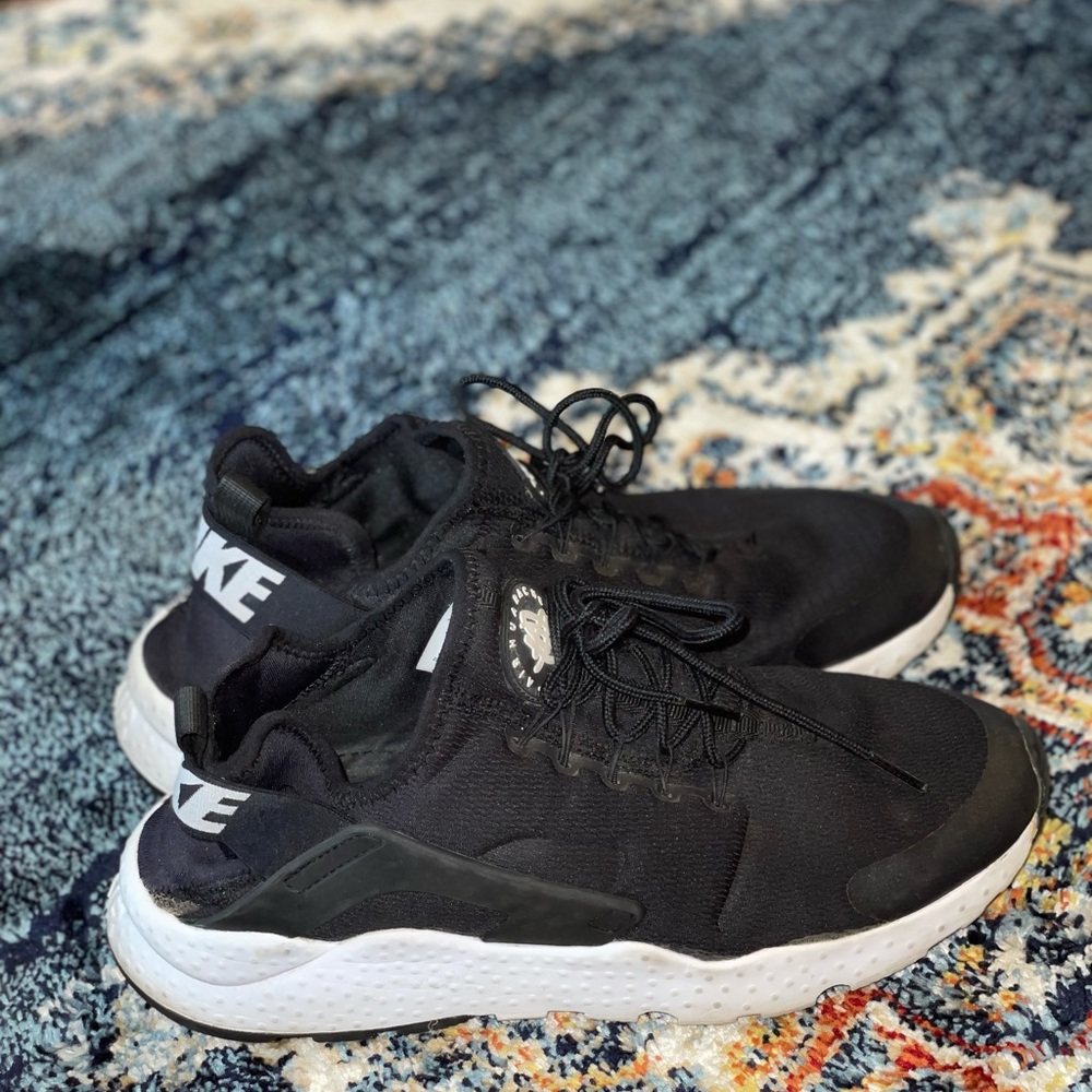 Nike women’s huarache running shoes